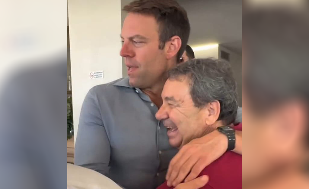Ο Stefanos αγκαλιάζει "Κασσελακίστας" στην Αρτέμιδα