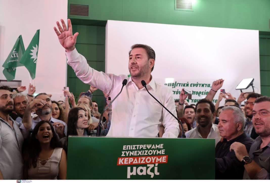 Το ΠΑΣΟΚ Αξιωματική Αντιπολίτευση: Ευκαιρία και δίκοπο μαχαίρι για Ανδρουλάκη