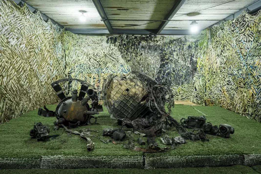 Η Ουκρανία παρουσίασε τα συντρίμμια του ρωσικού πυραύλου Oreshnik (φωτογραφίες)