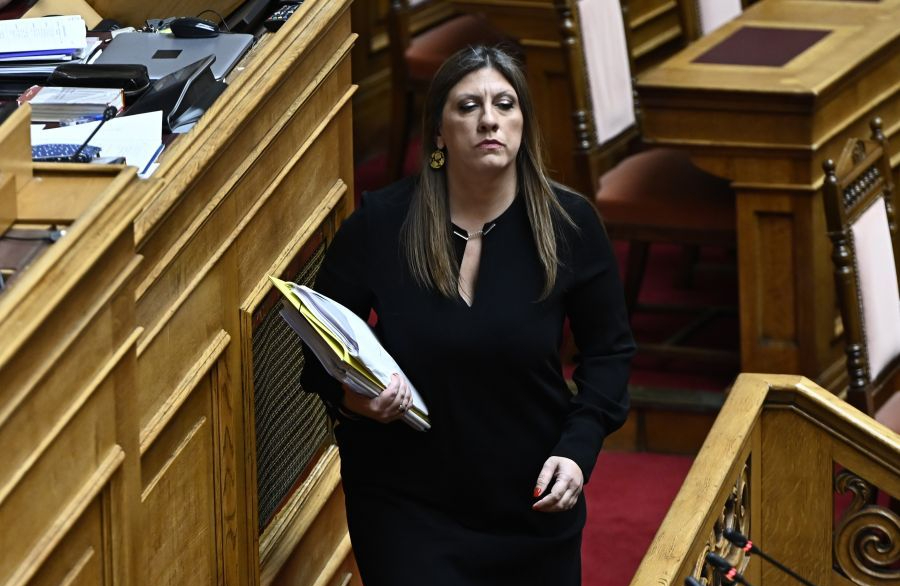 Μεγάλη ένταση με Κωνσταντοπούλου, Τασούλα και Μπακογιάννη στη Βουλή για τον αστυνομικό