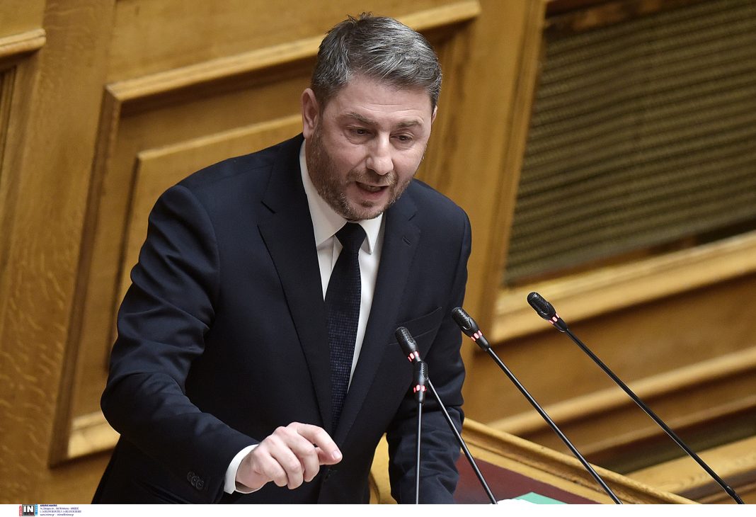 ΠΑΣΟΚ – Τέμπη: Κατέθεσε πρόταση για σύσταση προανακριτικής επιτροπής – Κακουργηματικές πράξεις για διατάραξη συγκοινωνιών για Καραμανλή και άλλους επτά