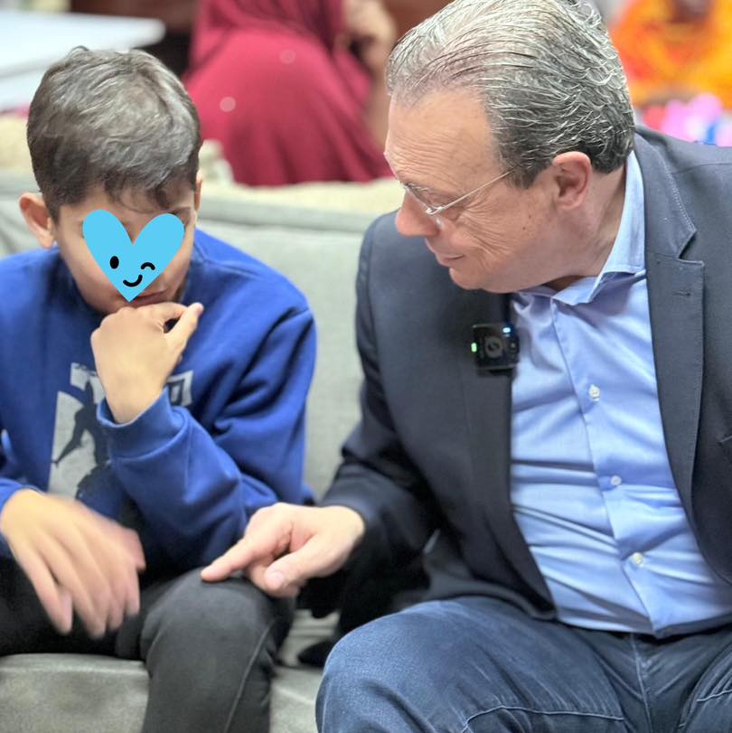 Επίσκεψη Φάμελλου στο Σπίτι της Άρσις στο Ωραιόκαστρο: «Να φτιάξουμε ξανά έναν ασφαλή κόσμο για τα παιδιά, χωρίς πόλεμο και βία»