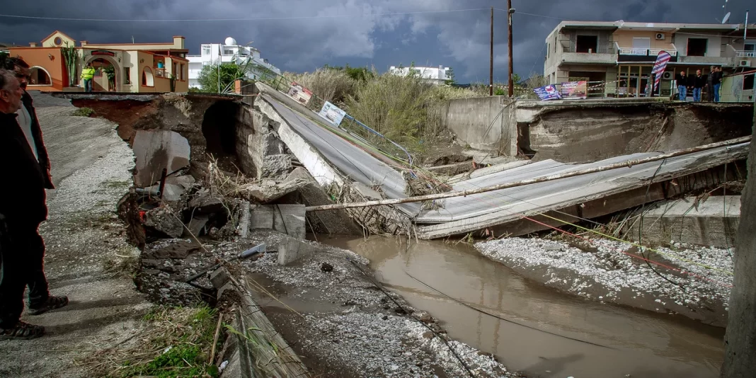 Κακοκαιρία Βora: Περισσότερες από 3.000 κλήσεις στην Πυροσβεστική