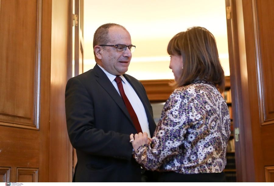 Η αντιπολίτευση μπορεί να εγκλωβίσει τον Μητσοτάκη με την επιλογή Ράμμου