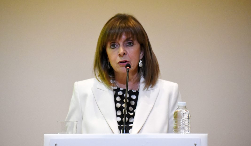 Σακελλαροπούλου: «Μνημεία σαν την Παναγία των Παρισίων οφείλουμε να τα προστατεύουμε»