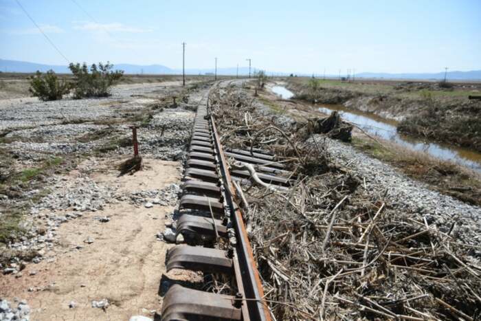 Καραμέρος: «Μετά τη φιέστα με τους κουβάδες, η απόλυτη διάλυση στη σιδηροδρομική γραμμή Αθήνας-Θεσσαλονίκης»