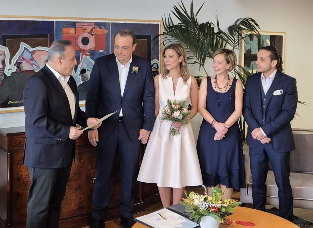 Παντρεύτηκαν Σωκράτης Φάμελλος και Τατιάνα Παπαδοπούλου στο Δημαρχείο Θεσσαλονίκης