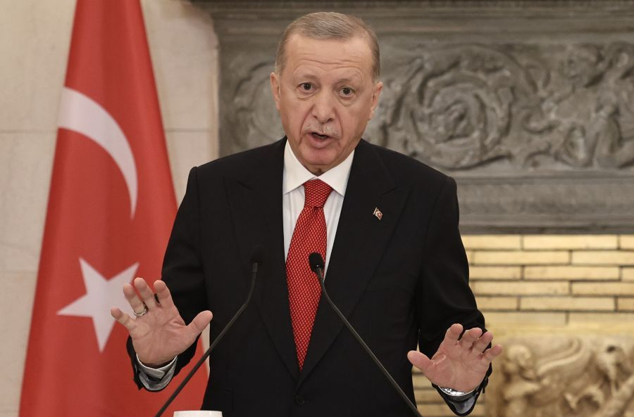 Ανάλυση Politico: Η ΕΕ «χαϊδεύει» την Τουρκία – Η διολίσθηση της Δημοκρατίας αφήνει αδιάφορη την Ευρώπη