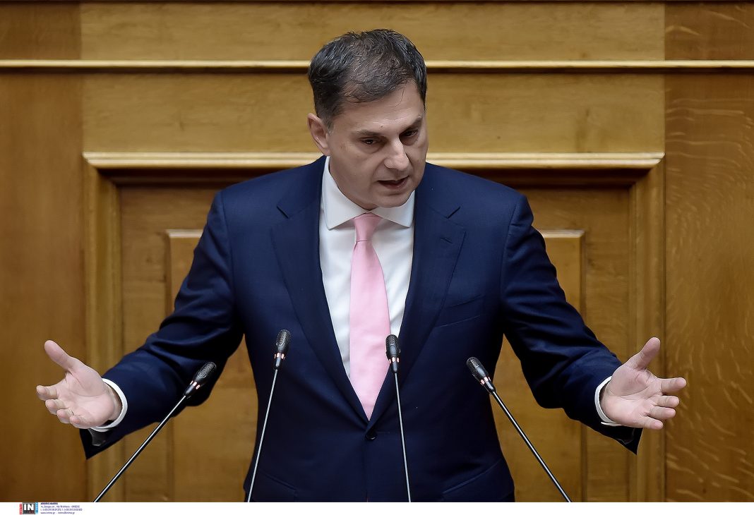 Το αφήγημα πως έφταιγαν οι πολίτες για την κρίση επαναφέρει ο Θεοχάρης