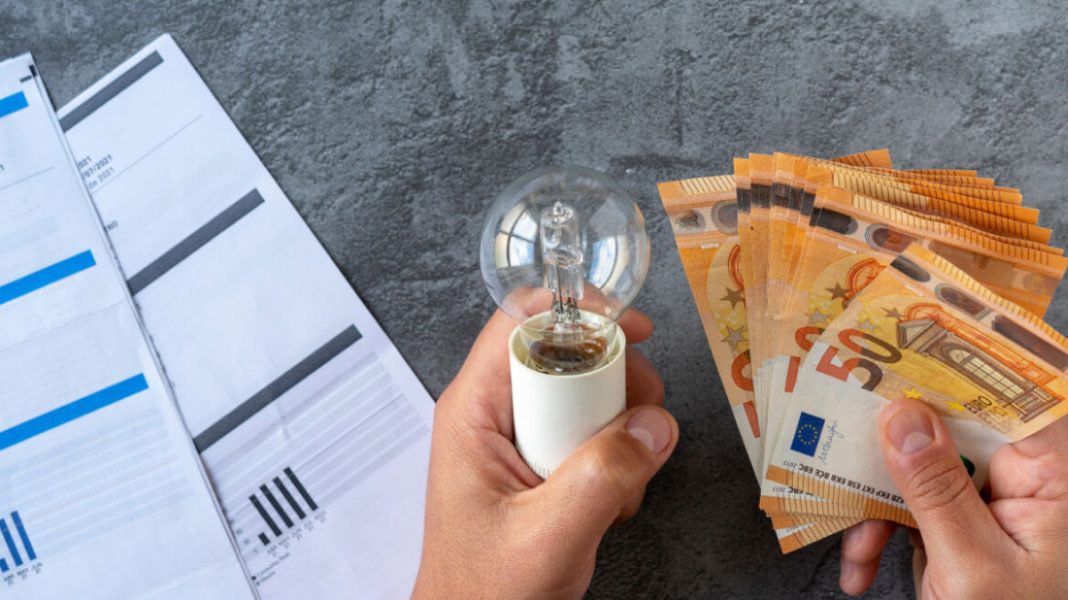 ΥΠΕΝ: 1,5 σεντς ανά κιλοβατώρα η επιδότηση για τους οικιακούς καταναλωτές ηλεκτρικής ενέργειας
