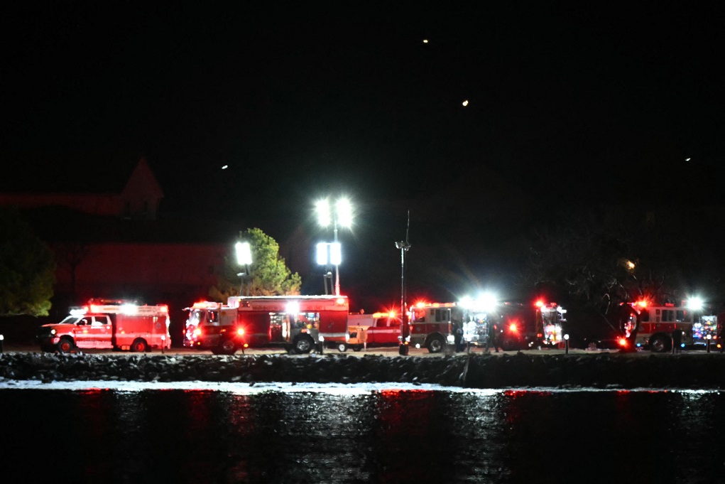 Ουάσινγκτον: Αεροπλάνο με 60 επιβάτες συγκρούστηκε με ελικόπτερο πάνω από το αεροδρόμιο Ρίγκαν – Η στιγμή της τραγωδίας