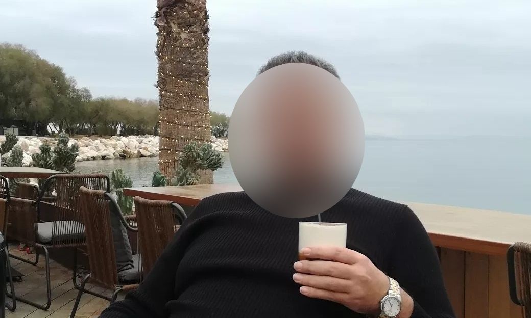 Mέσα στα τρία κινητά του καθηγητή Γυμνασίου στον Άλιμο βρέθηκαν συνομιλίες με τουλάχιστον άλλες δέκα μαθήτριές του στοιχεία που τον «καίνε»