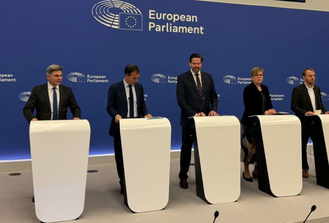 Νικόλας Φαραντούρης Spinelli Group