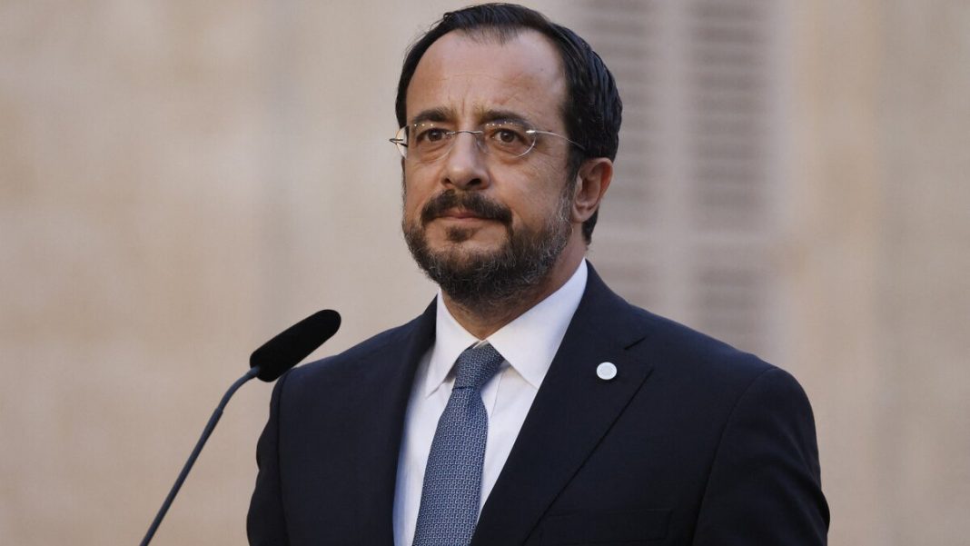 Χριστοδουλίδης: «O K. Σημίτης θα έχει ξεχωριστή θέση στη μνήμη του κυπριακού ελληνισμού»