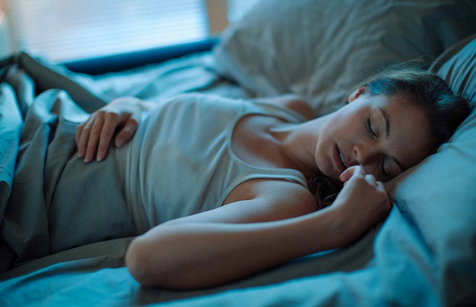 Γιατί βγάζουμε σάλια όταν κοιμόμαστε – Η προειδοποίηση που δεν πρέπει να προσπεράσουμε