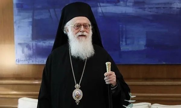 Σήμερα το ύστατο χαίρε στον μακαριστό Αναστάσιο: Στις 11:00 η Εξόδιος Ακολουθία – Πλήθος κόσμου στο λαϊκό προσκύνημα στα Τίρανα