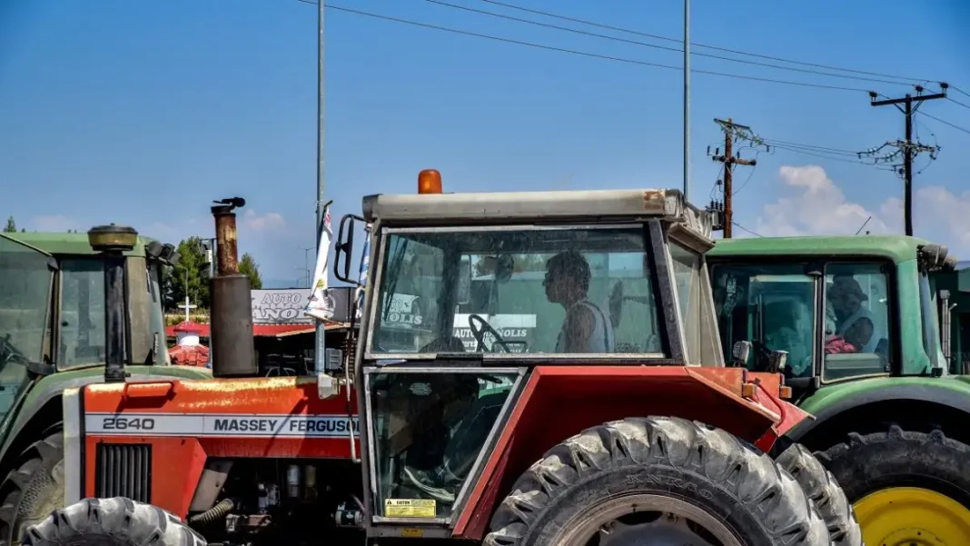 Στους δρόμους οι αγρότες του Έβρου – Τα πρώτα τρακτέρ έφτασαν στον κόμβο των Καστανέων