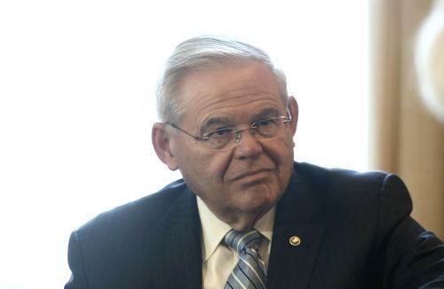 Μενέντεζ: 15 χρόνια φυλακή για διαφθορά ζητούν οι εισαγγελείς για τον φιλέλληνα πρώην Γερουσιαστή