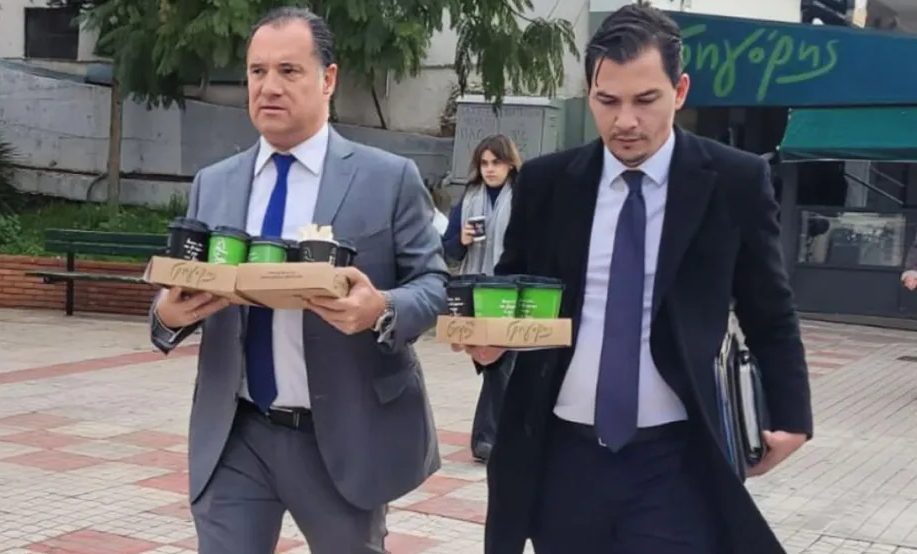 Ναύπλιο: Πατέρας διένυσε απόσταση 140 χλμ για να πάρει τις ενέσεις του παιδιού του – Πολίτες επιβιώνουν στο διαλυμένο σύστημα Υγείας του Άδωνι Γεωργιάδη