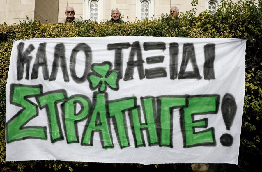 Μίμης Δομάζος: Τελευταίο αντίο στην κηδεία του «Στρατηγού» στη Μητρόπολη