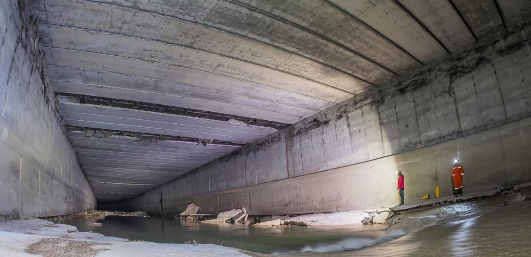 Κηφισός: Τρεις υπόγειες λίμνες στην Εθνική Οδό – Έντονη ανησυχία για τη στατικότητα (βίντεο)