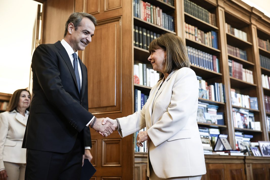 Το σενάριο επανεκλογής Σακελλαροπούλου: Η συναίνεση ΝΔ και ΠΑΣΟΚ και τα οφέλη