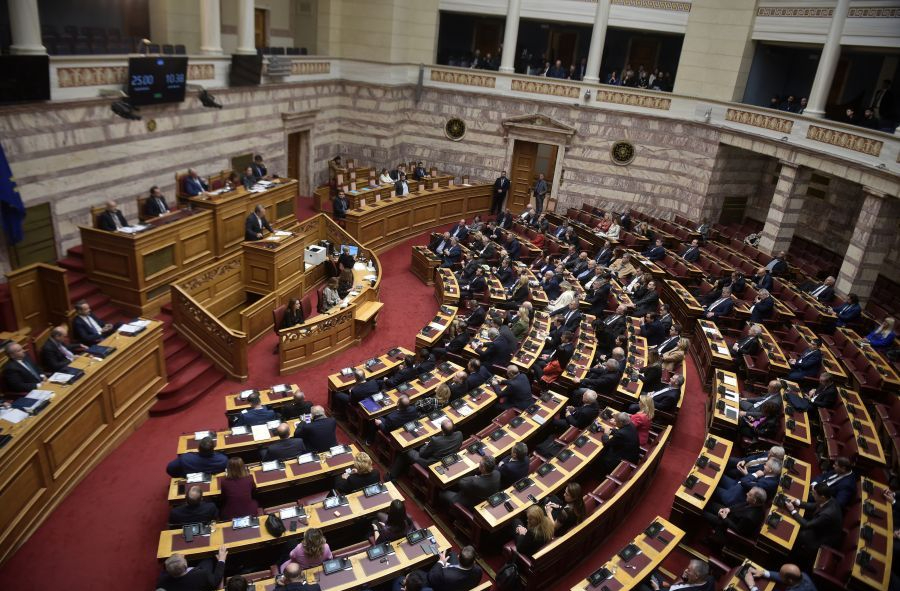 Ρήξη στη ΝΔ: 11 «γαλάζιοι» βουλευτές καταθέτουν ερώτηση στην Κυβέρνηση με κριτική