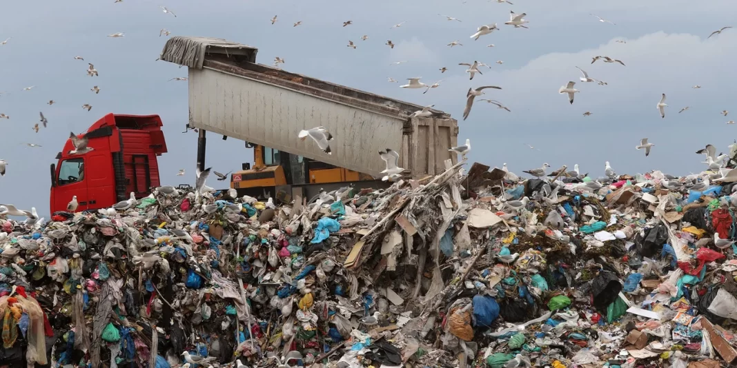 Με χρεοκοπία απειλούνται οι δήμοι μετά την απόφαση του ΕΔΣΝΑ να αυξήσει τα τέλη ταφής απορριμμάτων