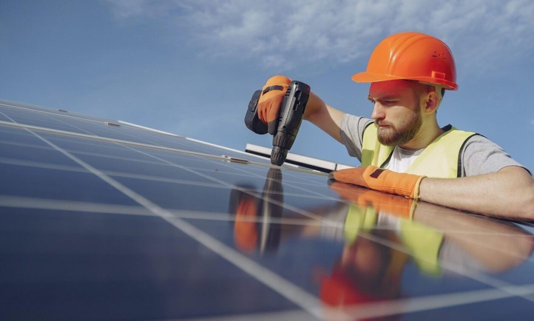 Τι ισχύει για την εγκατάσταση φωτοβολταϊκών στις ταράτσες πολυκατοικιών