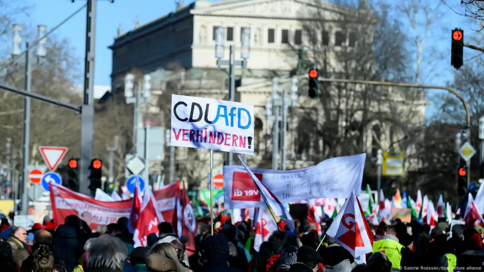 Βερολίνο: Χιλιάδες πολίτες στους δρόμους διαδηλώνουν κατά της ακροδεξιάς