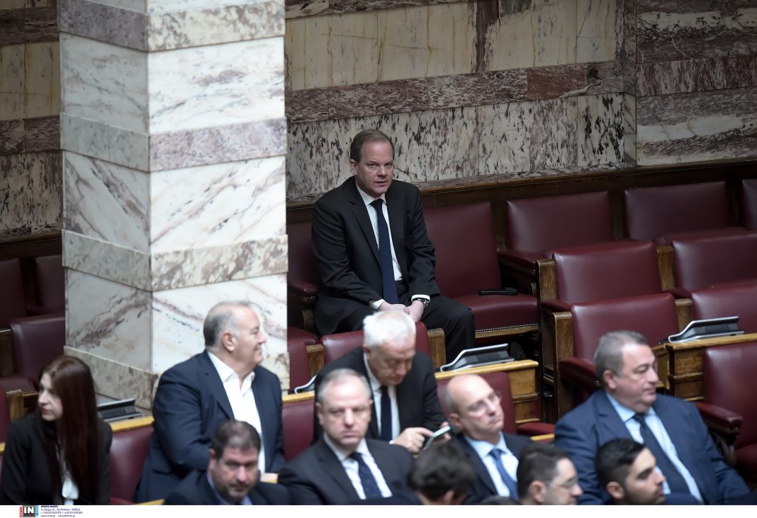 Τέμπη: Η «χορογραφία» Μητσοτάκη- Καραμανλή και η παραπομπή για παράβαση καθήκοντος