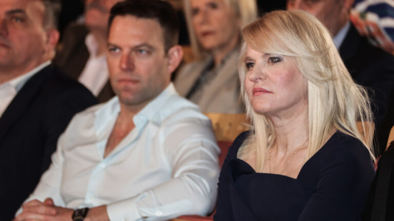 Θεοδώρα Τζάκρη 19 Δεκεμβρίου: “Το ΠΑΣΟΚ έγινε κυβερνητική “τσόντα” και έχει μαζικά φαινόμενα διαφθοράς” – Το Βήμα σήμερα:”Το παρασκήνιο της επικοινωνίας του Δημήτρη Μάντζου με τη Θεοδώρα Τζάκρη”