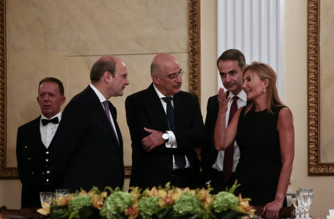 Μάχη Δένδια – Χατζηδάκη για την επόμενη ημέρα στη ΝΔ – Οι παρασκηνιακές κινήσεις ενόψει ανασχηματισμού