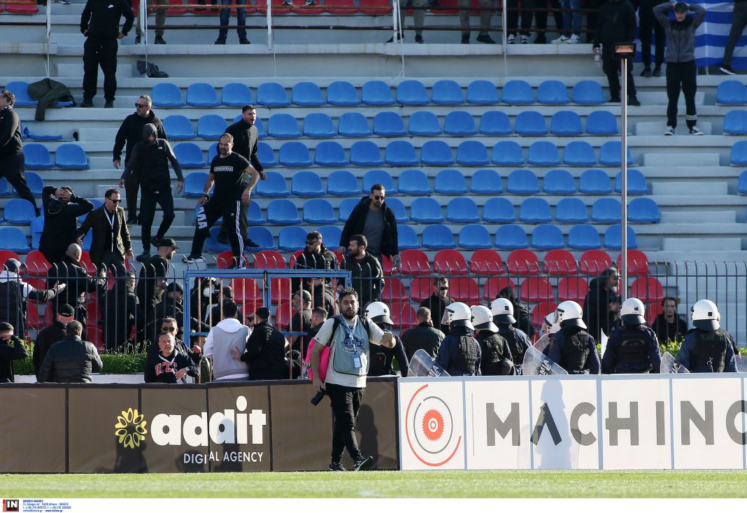 Πανιώνιος – Καλαμάτα: Σοβαρά επεισόδια στο μεγάλο ντέρμπι της Super League 2 – Τραυματίστηκε οπαδός