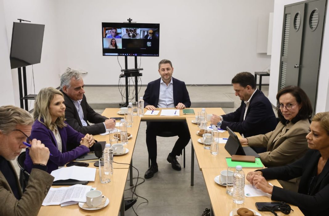 Το ΠΑΣΟΚ προσπαθεί να κρύψει το ρήγμα και μιλά για λάσπη – Ανακοίνωση της ΚΟ