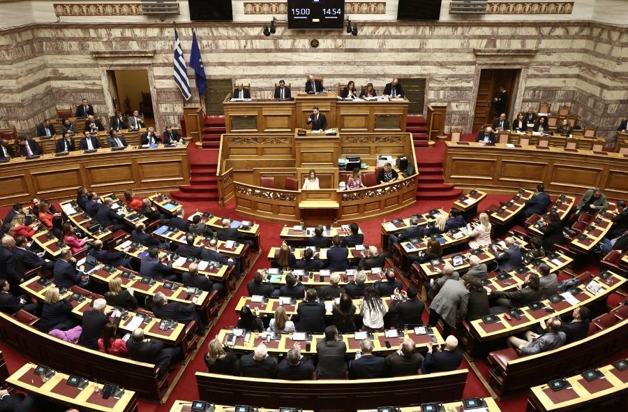 Βουλή: Ψηφίζεται σήμερα η μείωση κατά 50% των λιμενικών τελών με στόχο την συγκράτηση των τιμών των ακτοπλοϊκών εισιτηρίων