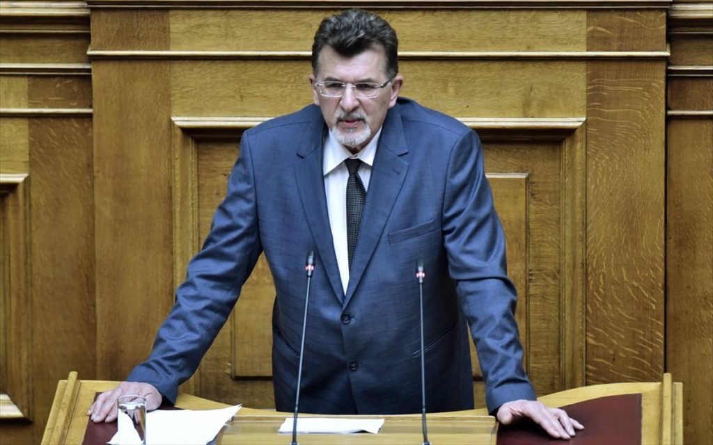 Σύμφωνα με το κατηγορητήριο ο βουλευτής γνώριζε πως τα εν λόγω φάρμακα θα χρησιμοποιούνταν για παρασκευή και διακίνηση ναρκωτικών Ο ανεξάρτητος βουλευτής Ξάνθης βουλευτής Μπουρχάν Μπαράν καταδικάσθηκε από στο Μονομελές Εφετείο Κακουργημάτων σε εξαετή κάθειρξη με ανασταλτικό αποτέλεσμα στην έφεση ως προς την εκτέλεση της ποινής, σύμφωνα με το thracenews.gr. Σύμφωνα με το κατηγορητήριο, ο Μπουρχάν Μπαράν που είναι ψυχίατρος στο επάγγελμα, κατηγορείται μεταξύ άλλων πως …. το 2014 συνταγογραφούσε τη χορήγηση φαρμάκων που περιείχαν ναρκωτικές ουσίες, ενώ ήταν εν γνώση του, ότι δεν υπήρχε πραγματική και συγκεκριμένη ιατρική ένδειξη και πως αυτά τα φάρμακα γνώριζε πως θα χρησιμοποιούνταν για παρασκευή και διακίνηση ναρκωτικών. Στο κατηγορητήριο, που αναφέρεται στη δικογραφία, περιλαμβάνεται επίσης η χορήγηση ουσιών για υποκατάσταση της εξάρτησης κατά παράβαση του άρθρου 22 πάρ. 3 Ν.4139/2013 κάτ’ εξακολούθηση. Εις βάρος του ανεξάρτητου βουλευτή Ξάνθης ασκήθηκε δίωξη το 2016 και ορίστηκε εγγύηση 30.000 ευρώ η οποία στη συνέχεια έπεσε στις 5.000 ευρώ. Και ενώ εκκρεμούσε εις βάρος του δικαστική απόφαση, ο ίδιος κατέβηκε υποψήφιος βουλευτής και εκλέχθηκε τελικά και στις εθνικές εκλογές του 2019 και του 2023.