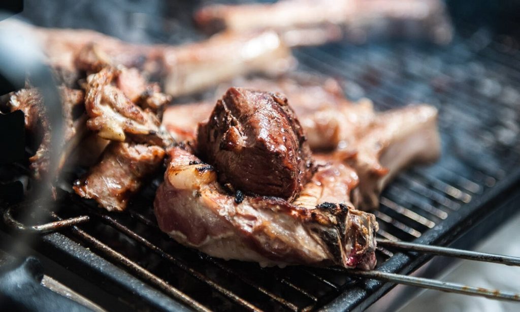 Πώς να μειώσετε τις καρκινογόνες ενώσεις που σχηματίζονται όταν ψήνεται το κρέας – Επιστημονική έρευνα