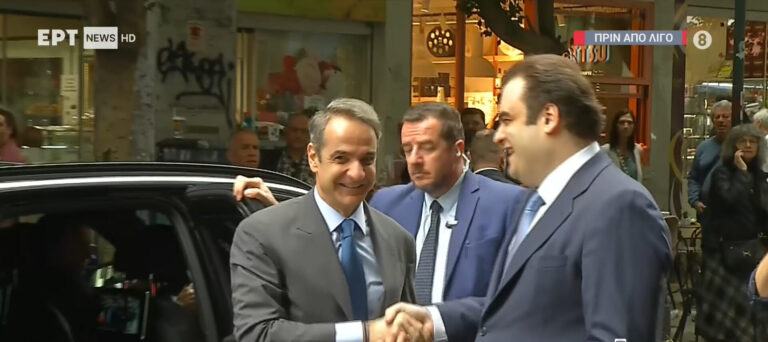 Στο Υπουργείο Οικονομικών έφθασε ο πρωθυπουργός Κυριάκος Μητσοτάκης όπου τον υποδέχθηκε ο νέος «τσάρος» της οικονομίας, Κυριάκος Πιερρακάκης. Ο Πρωθυπουργός ανοίγει κύκλο επισκέψεων μετά τον ανασχηματισμό. Την Τρίτη θα επισκεφθεί το υπουργείο Μεταφορών και Υποδομών και την Τετάρτηστα υπουργεία Εσωτερικών και Ψηφιακής Διακυβέρνησης.