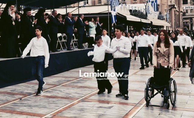 Έλενα Ακρίτα: «Φωτιά» έβαλε ανάρτησή της για τον μαθητή με αναπηρία στην παρέλαση