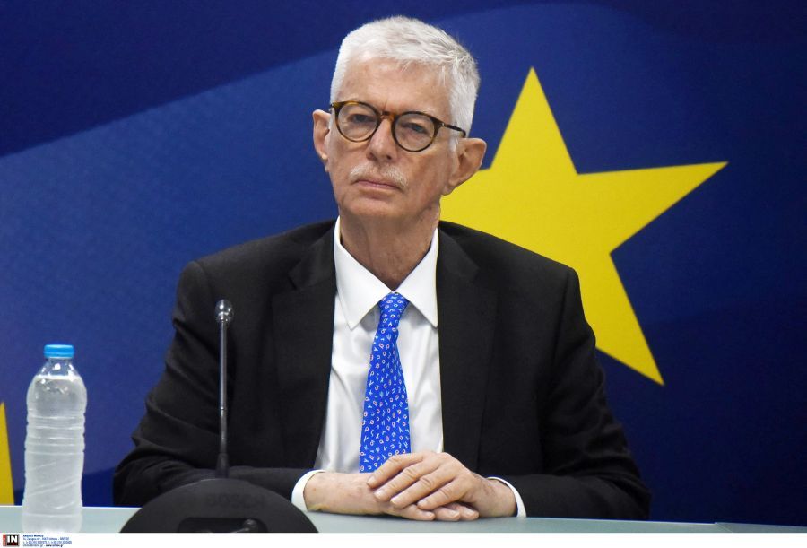 Ανασχηματισμός «φιάσκο» με το «καλημέρα» – Η παραίτηση Δοξιάδη και οι αντιδράσεις