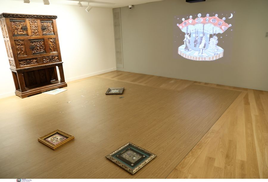 Εθνική Πινακοθήκη: Νίκησαν ο σκοταδισμός και οι αντιδημοκρατικές πρακτικές – Τα βανδαλισμένα έργα τέχνης απομακρύνονται από το δάπεδο