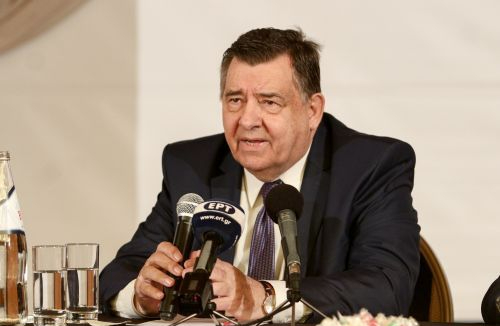 Η διαγραφή Καρατζαφέρη από το ΛΑΟΣ τον φέρνει πιο κοντά στον Μητσοτάκη