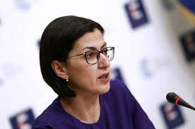 Επεισόδιο μέσα σε ναό για την Αγαπηδάκη – Πήραν το μικρόφωνο από τον ιερέα και άρχισαν να φωνάζουν