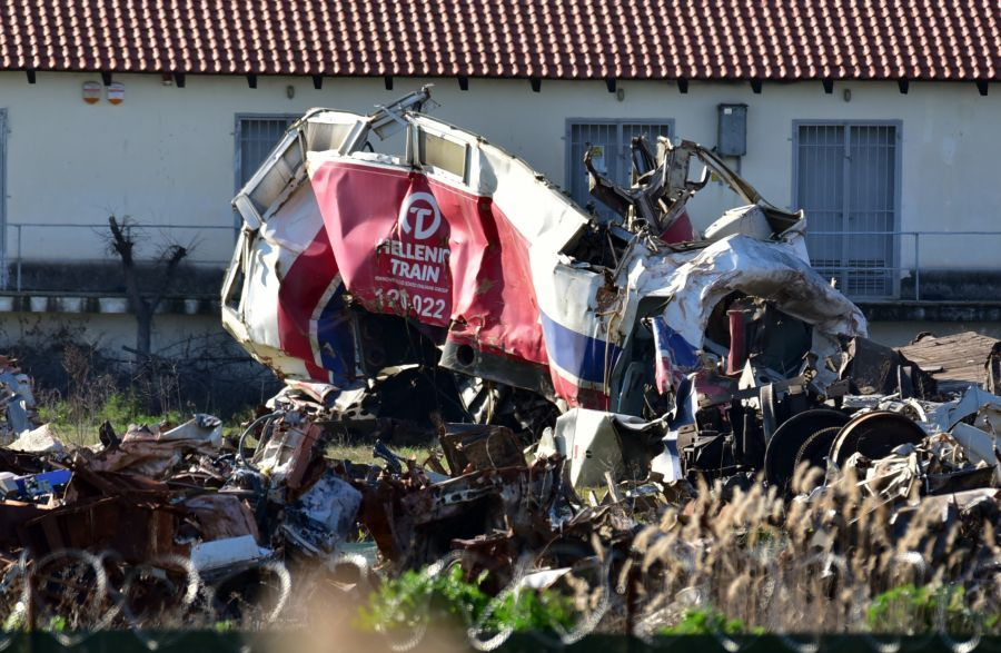 Τέμπη: Στο φως συνομιλία μεταξύ σταθμάρχη και ρυθμιστή έλξης – Αβεβαιότητα λεπτά μετά τη σύγκρουση