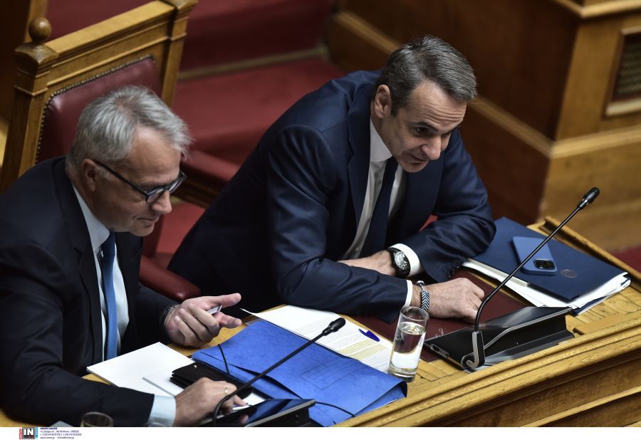 Guardian για Βορίδη: «Επαναφέρει πρώην ακροδεξιό ακτιβιστή στο μεταναστευτικό ο Μητσοτάκης»