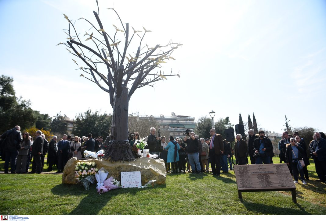 Μνημείο για τα Τέμπη στην Αθήνα – Βίντεο από τα αποκαλυπτήρια