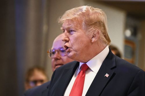 Τραμπ: «Δεν ξέρω αν πρέπει να τηρήσω το Σύνταγμα των ΗΠΑ» – «Τα δικαστήρια με εμποδίζουν να διώξω χιλιάδες δολοφόνους»