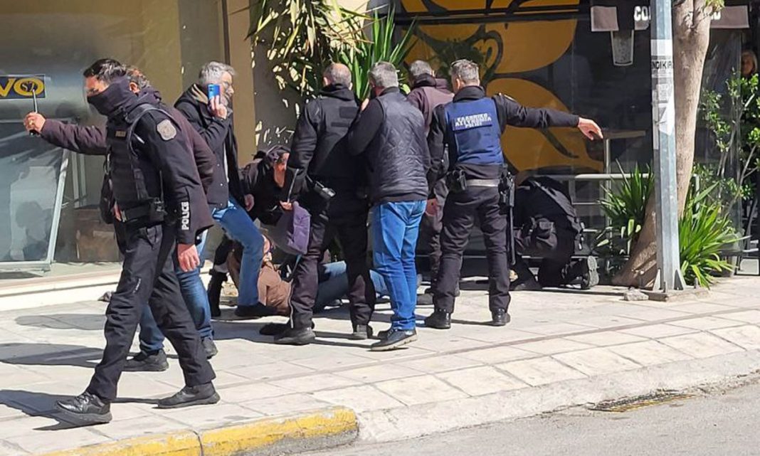 Πάτρα: «Ο Δήμος μου δέσμευσε τον λογαριασμό και έκανα τη ληστεία», είπε στην απολογία του ο 54χρονος