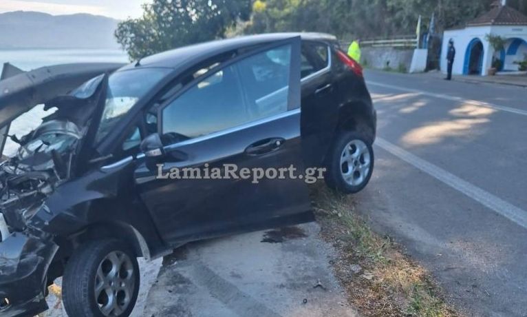 Φθιώτιδα: Αυτοκίνητο προσέκρουσε πάνω στις μπάρες – Παραλίγο να πέσει στη θάλασσα